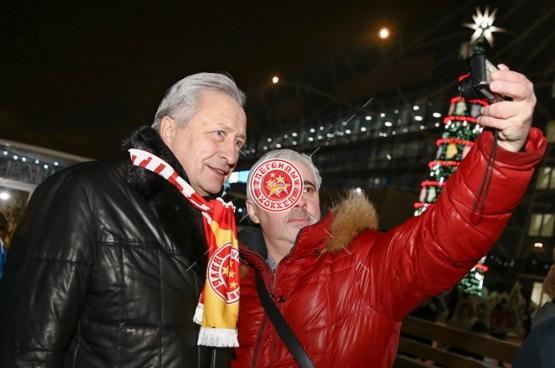 Александр Якушев на выставке «Рекорды спорта»