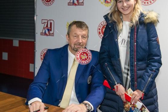 Автограф-сессия С.Н. Гимаева на Кубке Первого канала